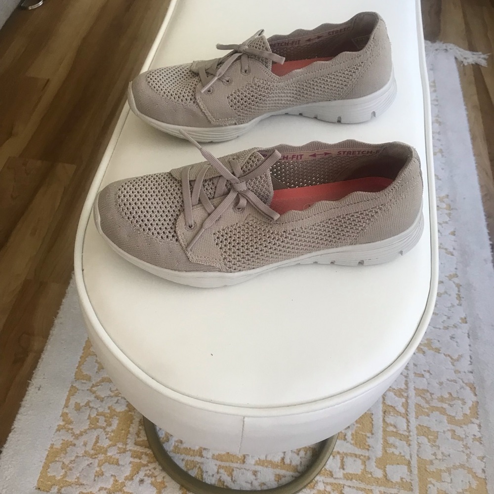 Sketchers shoes